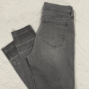 Loft Gray jean ankle size 6 modern fit.